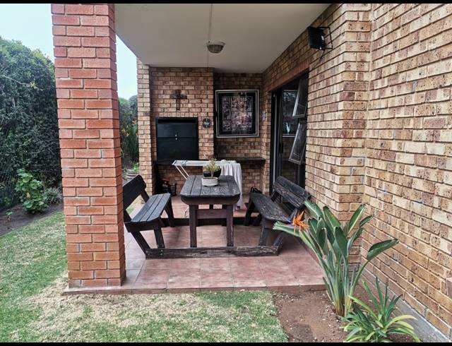 2 BEDROOM SECTIONAL TITLE FOR SALE IN SONNEVELD